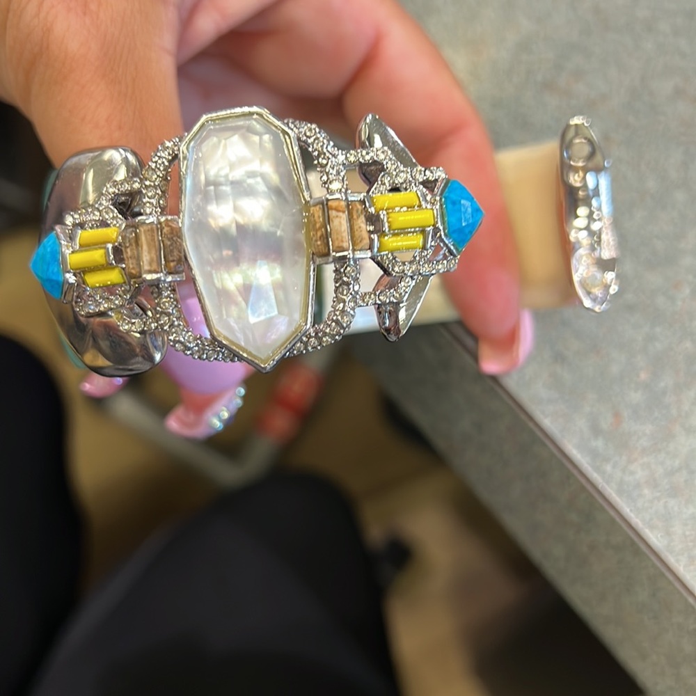 NEW DROPPED PRICED TO SELL🙆🏼‍♀️come hither

Authentic Alexis Bittar bracelet🤩 - Picture 2 of 5